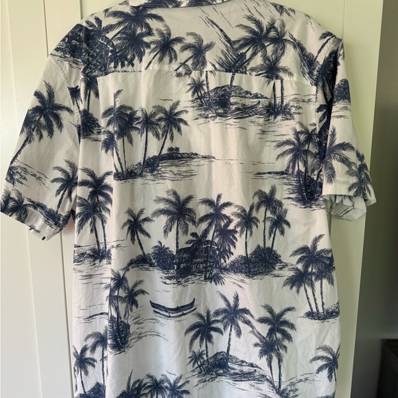 Hurley short sleeve button down, XXL, Hawaiian print - Picture 3 of 4